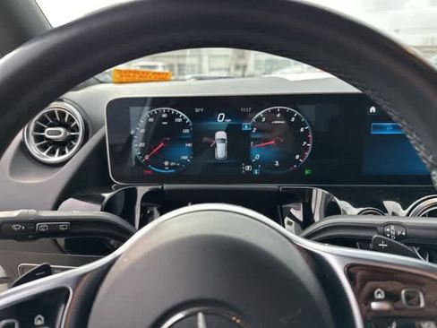 Used 2021 Mercedes-Benz GLA 250 4MATIC w/ Premium Package image 8