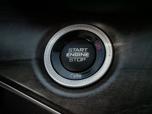 Used 2023 Jeep Grand Cherokee Limited w/ Luxury Tech Group II image 28