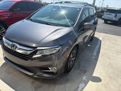 Used 2018 Honda Odyssey Touring image 2