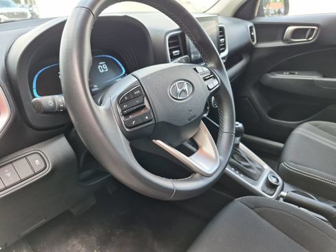 Used 2025 Hyundai Venue SEL FWD image 7