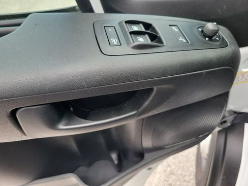 Used 2025 RAM ProMaster 2500 w/ Convenience Group FWD image 9