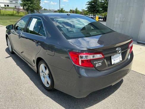 Used 2014 Toyota Camry SE w/ Leather Package FWD image 2