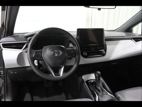 Used 2026 Toyota Corolla SE w/ Carpet Mat Package (TMS) FWD image 6