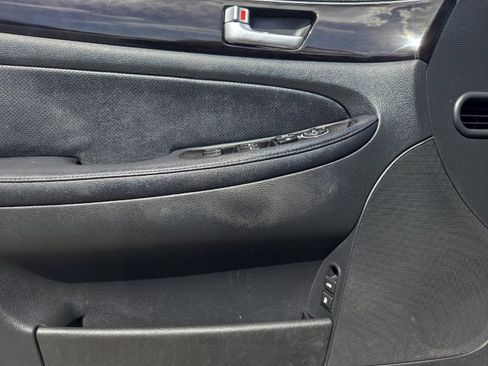 Used 2012 Hyundai Genesis 3.8 RWD image 10