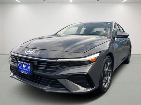 Used 2025 Hyundai Elantra SEL FWD image 3