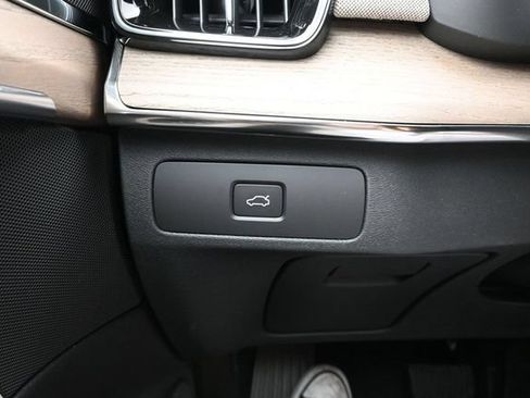 New 2026 Volvo XC90 B6 Plus w/ Protection Package Premier AWD/4WD image 28
