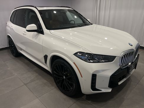 Certified 2024 BMW X5 xDrive40i w/ M Sport Package image 3