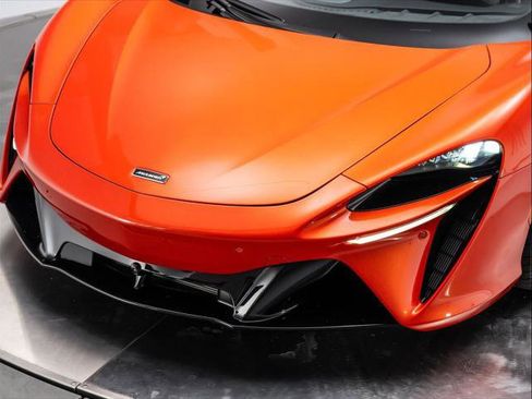 Used 2023 McLaren Artura image 11