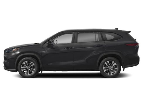 Used 2024 Toyota Highlander XLE AWD/4WD image 4