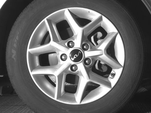 Used 2025 Kia Soul LX w/ LX Technology Package FWD image 13