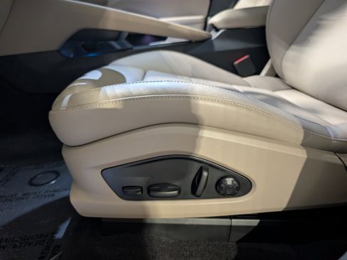 Certified 2025 Porsche Macan Electric image 31