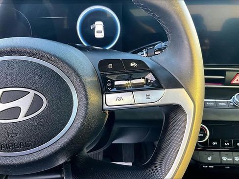 Used 2024 Hyundai Elantra Limited image 11