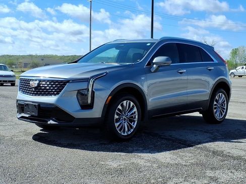 Used 2024 Cadillac XT4 Premium Luxury FWD image 3