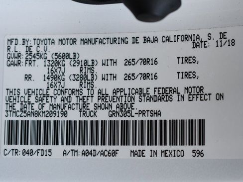 Certified 2019 Toyota Tacoma TRD Off-Road AWD/4WD image 33
