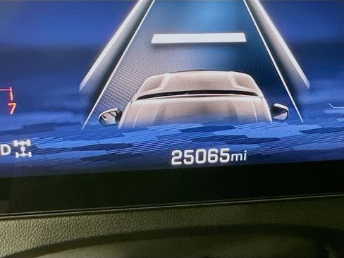 Used 2024 Chevrolet Traverse LT w/ Midnight/Sport Edition image 16