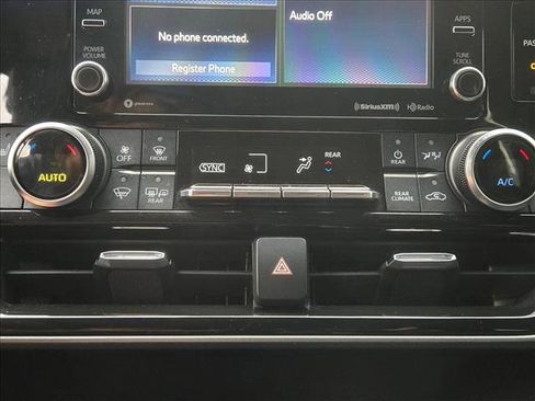 Used 2022 Toyota Highlander XLE image 14