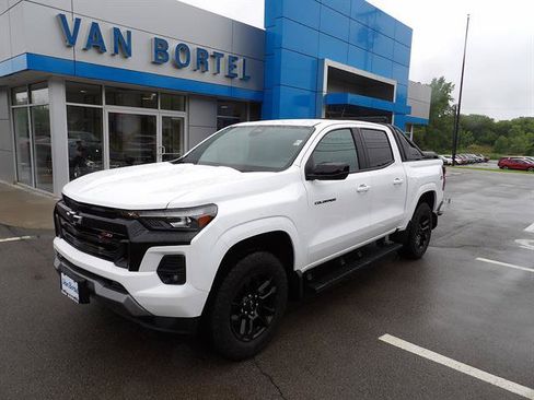 Used 2025 Chevrolet Colorado Z71 w/ Midnight Edition AWD/4WD image 1