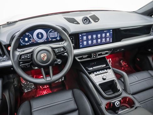 Certified 2025 Porsche Cayenne Coupe image 18