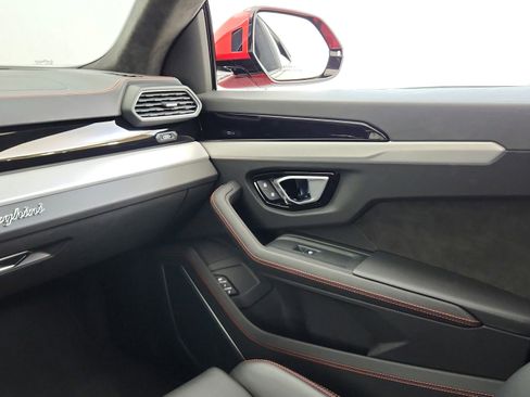 Used 2022 Lamborghini Urus AWD/4WD image 21