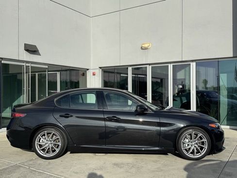 Used 2025 Alfa Romeo Giulia image 9