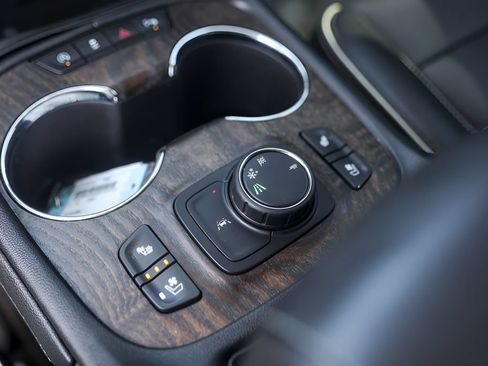 Used 2021 GMC Acadia Denali w/ Denali Technology Package FWD image 22