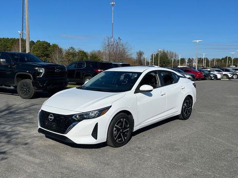 Used 2024 Nissan Sentra SV image 3