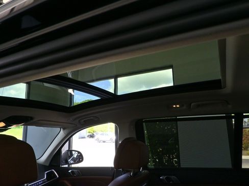 Certified 2023 BMW X7 xDrive40i w/ Executive Package image 14