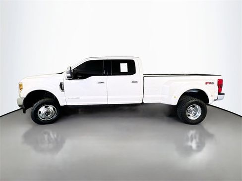 Used 2019 Ford F350 Lariat w/ Lariat Ultimate Package image 4