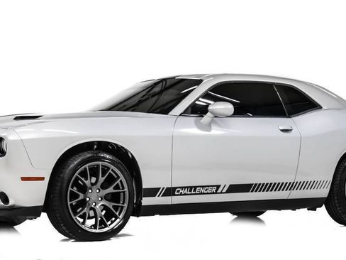 Used 2021 Dodge Challenger SXT RWD image 2
