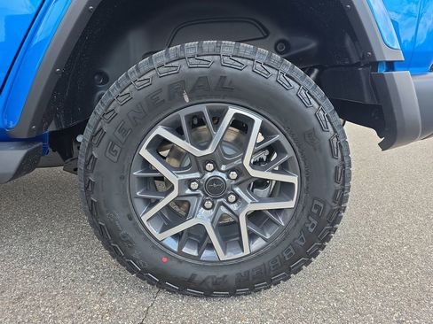 New 2026 Jeep Wrangler Unlimited Sahara AWD/4WD image 33