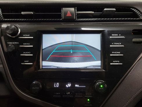 Used 2019 Toyota Camry SE FWD image 18