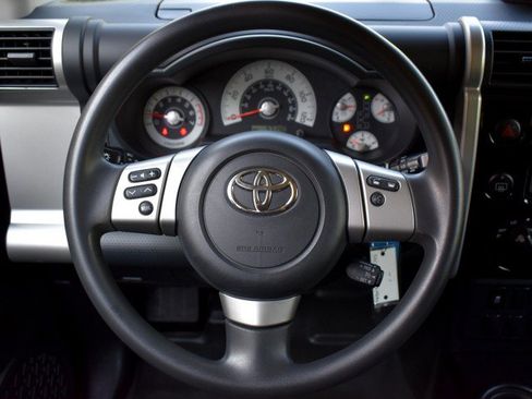 Used 2014 Toyota FJ Cruiser 4WD w/ Convenience Package image 17