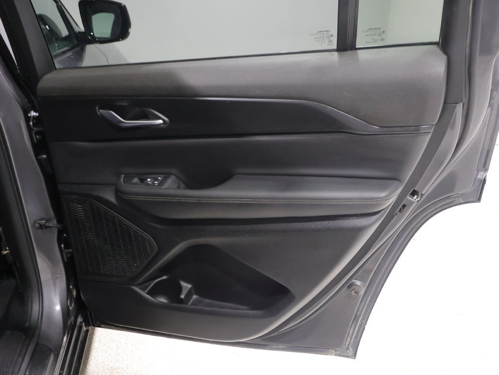 Used 2024 Jeep Grand Cherokee L Altitude AWD/4WD image 20