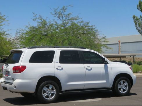 Used 2016 Toyota Sequoia SR5 AWD/4WD image 6