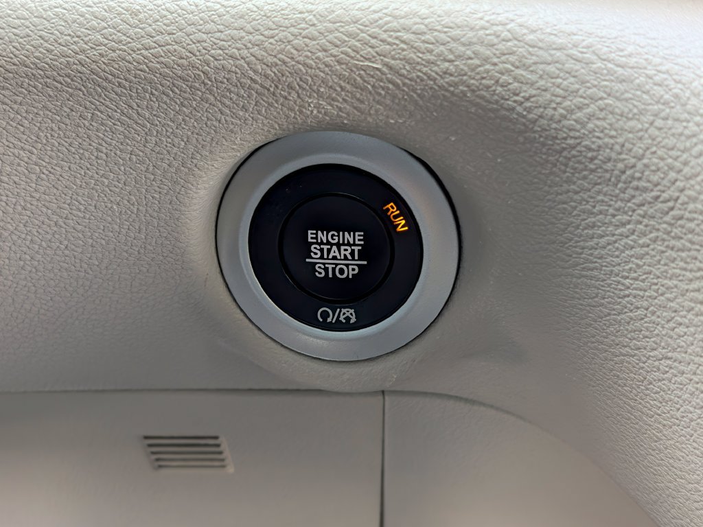Used 2024 Chrysler Pacifica Touring-L FWD image 23