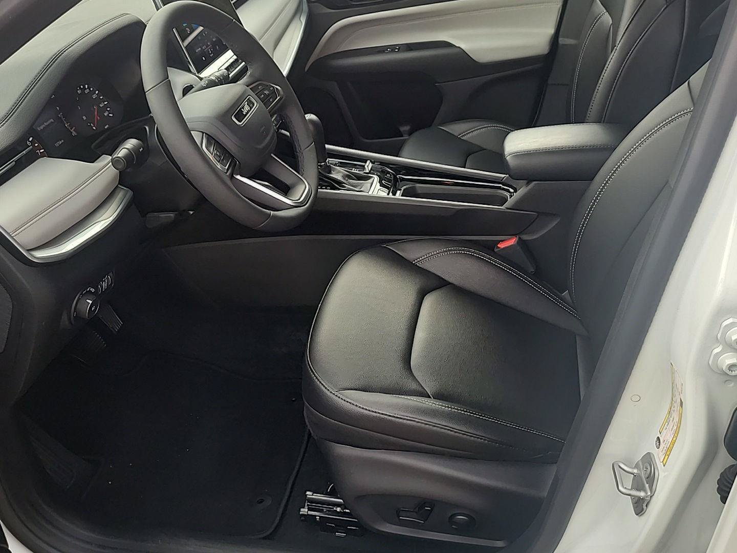 Certified 2025 Jeep Compass Limited AWD/4WD image 3