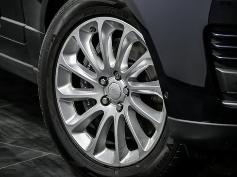 Used 2018 Land Rover Range Rover HSE image 3