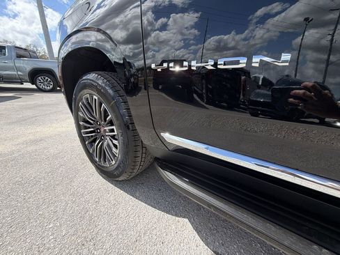 New 2026 GMC Yukon XL Elevation image 38