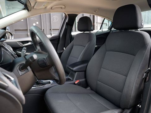 Used 2018 Chevrolet Cruze LT w/ Convenience Package FWD image 8