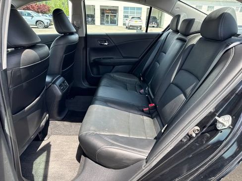 Used 2017 Honda Accord Touring image 14