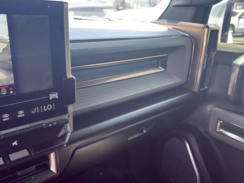 Used 2025 GMC Hummer EV 2X AWD/4WD image 28