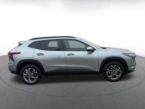 Used 2025 Chevrolet Trax LT image 16