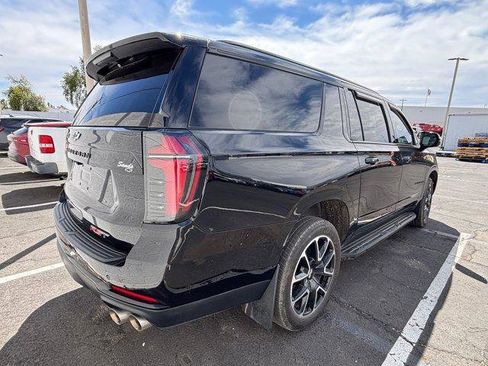 Used 2025 Chevrolet Suburban RST image 3