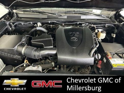 Used 2017 Toyota Tacoma SR5 w/ Tow Package AWD/4WD image 10