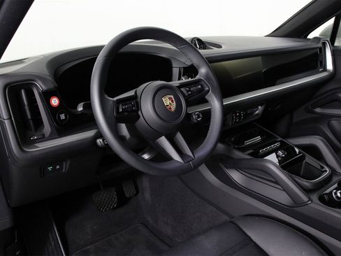 Used 2025 Porsche Cayenne E-Hybrid Coupe image 4