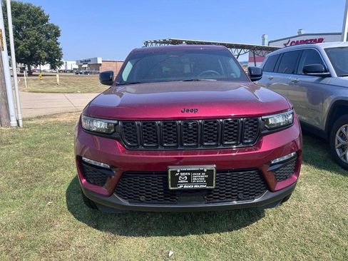 Used 2023 Jeep Grand Cherokee Limited w/ Luxury Tech Group II image 2
