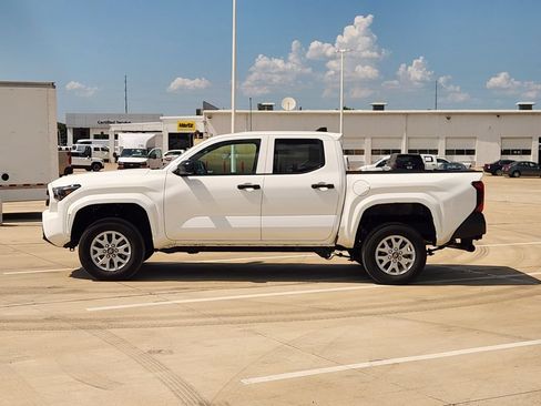 Used 2024 Toyota Tacoma SR RWD image 4