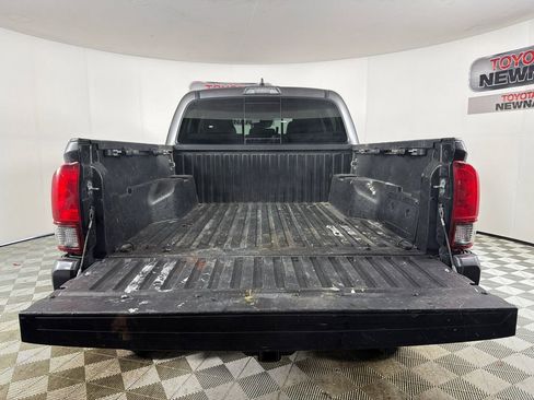 Used 2022 Toyota Tacoma SR5 w/ Technology Package image 18