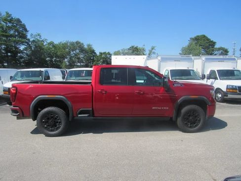Certified 2022 GMC Sierra 3500 AT4 w/ AT4 Preferred Package AWD/4WD image 3