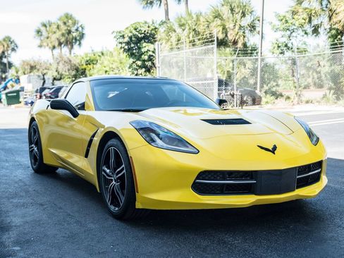 Used 2017 Chevrolet Corvette Stingray Coupe w/ 1LT RWD image 3